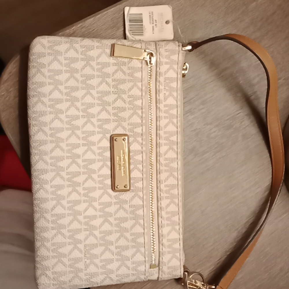 NWT small MK Jet Set Lg Wristlet
